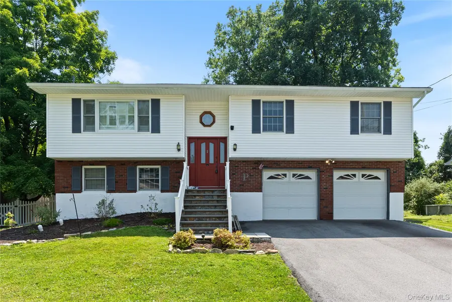 5 Colette DR, Poughkeepsie, NY 12601