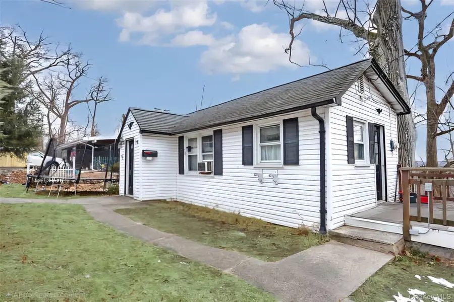 30 Lindbergh LN, New City, NY 10956