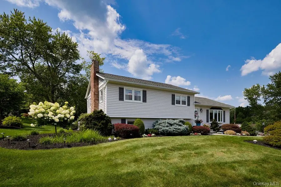 8 Carroll DR, Wappingers Falls, NY 12590
