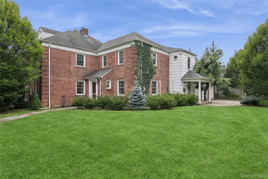 23 Westminster RD, West Hempstead, NY 11552