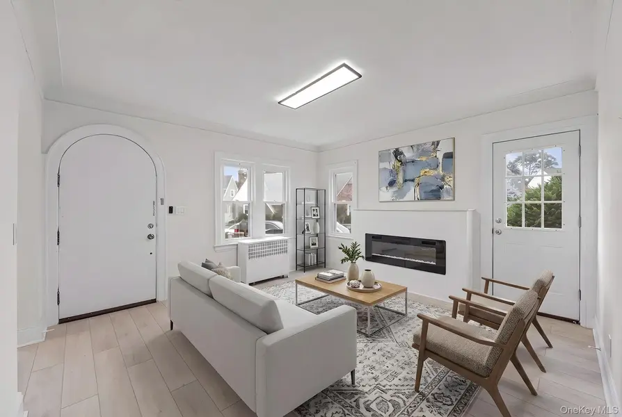 2 Fordham PL, Hempstead, NY 11550