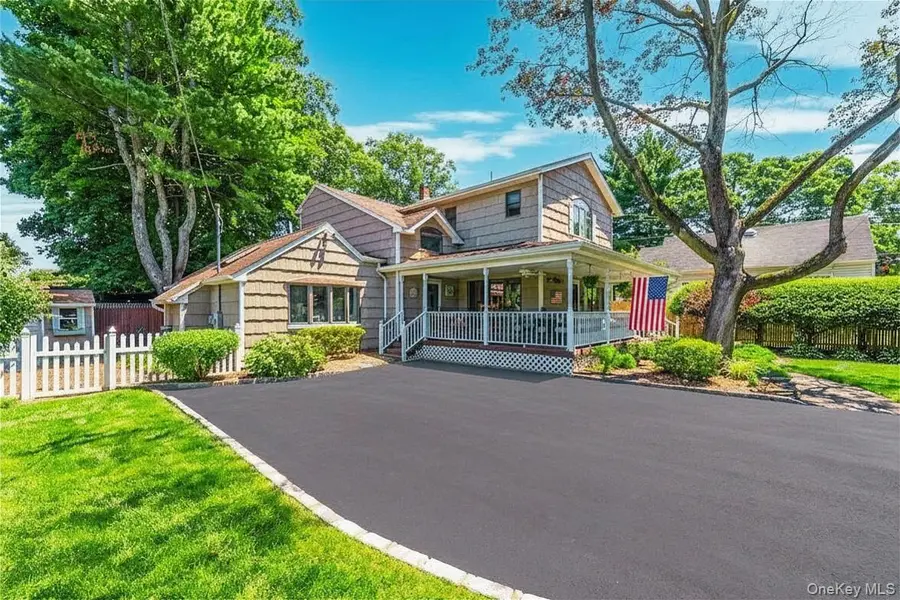 24 Luther PL, Huntington Station, NY 11746