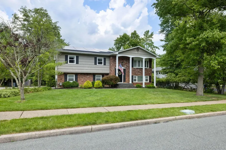 9 Behrendt DR, Pearl River, NY 10965
