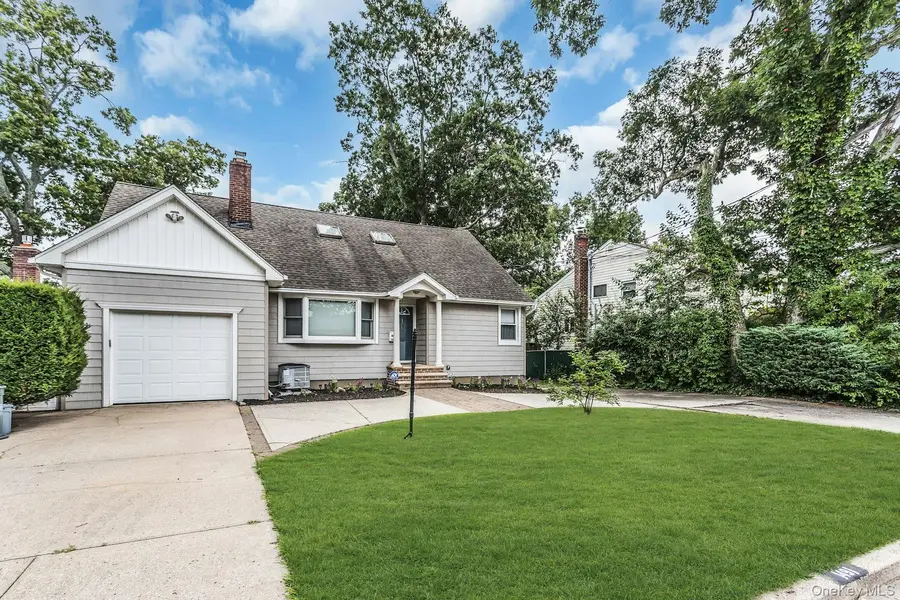 1491 Sycamore AVE, Merrick, NY 11566