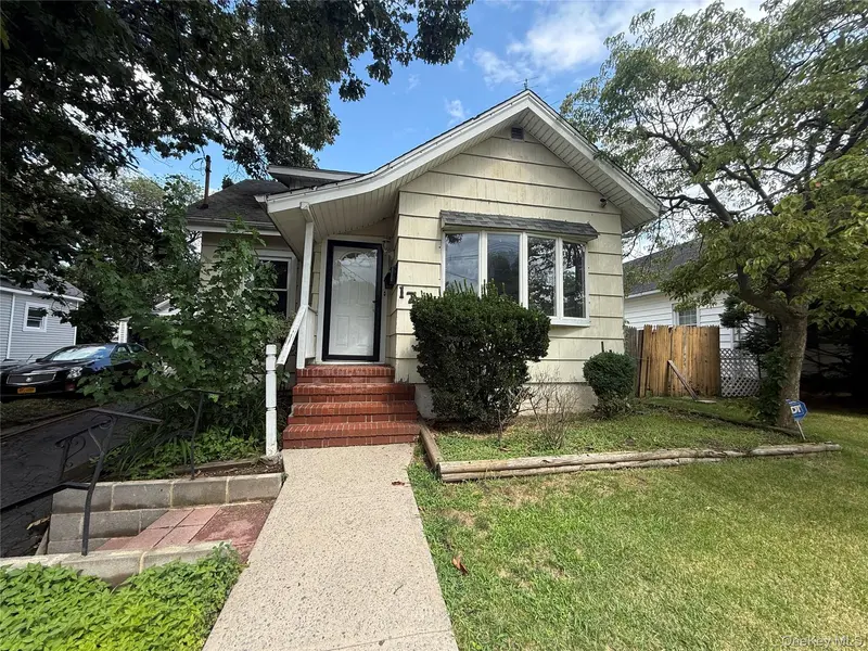 175 S Brookside AVE, Freeport, NY 11520