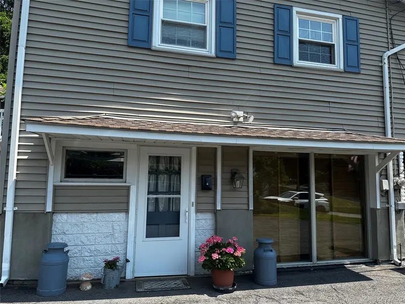 77 Mayer DR, Highland, NY 12528