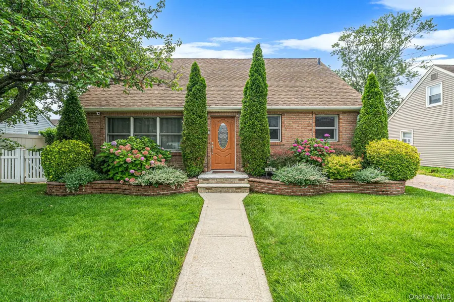 178 Chamberlin ST, Oceanside, NY 11572