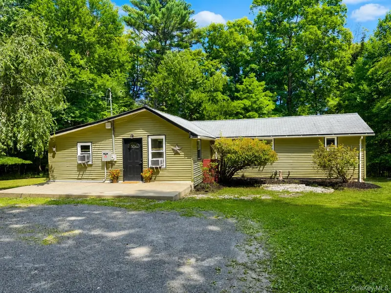 37 Old Town RD, Pine Bush, NY 12566