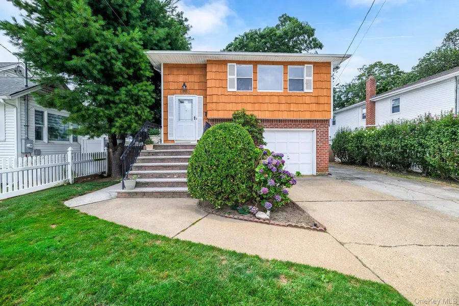 1706 Washington DR, Merrick, NY 11566
