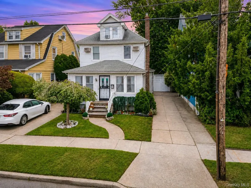 258-10 87th RD, Floral Park, NY 11001