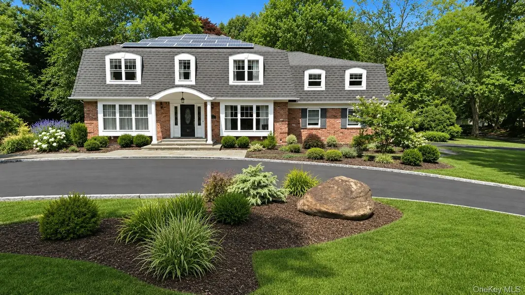 20 Longacre DR, Huntington, NY 11743