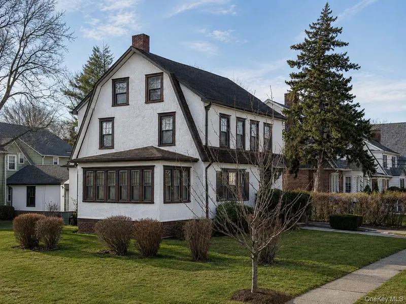 330 E Devonia AVE, Mount Vernon, NY 10552