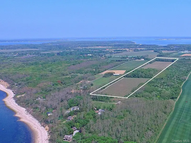 Peconic, NY 11958