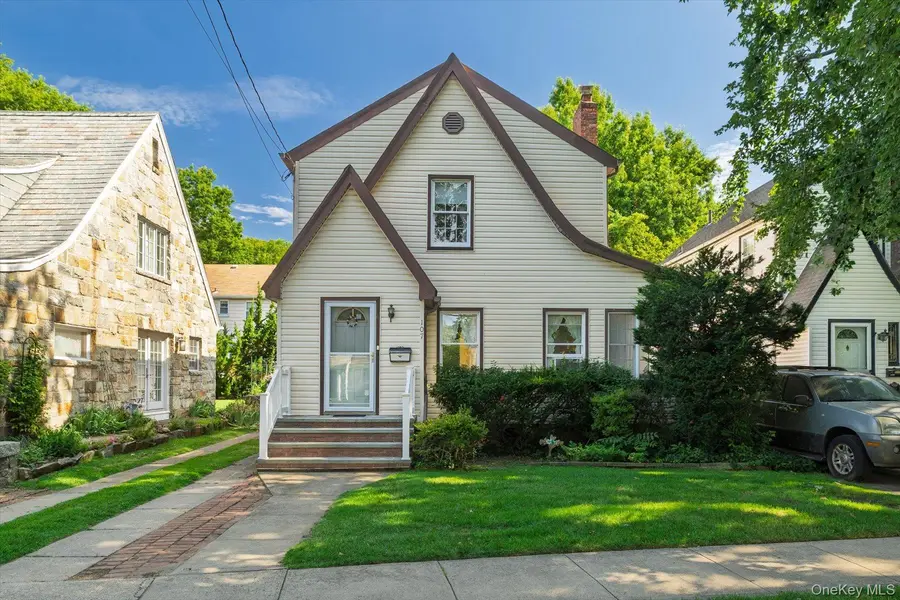 107 Cherry ST, Floral Park, NY 11001
