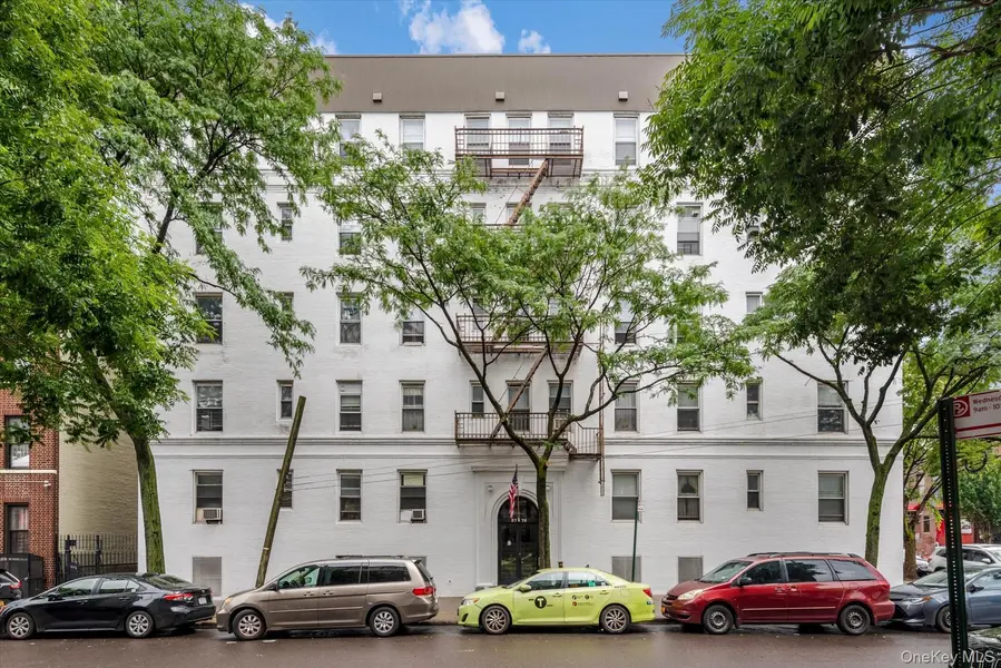 37-75 64 ST #51, Woodside, NY 11377