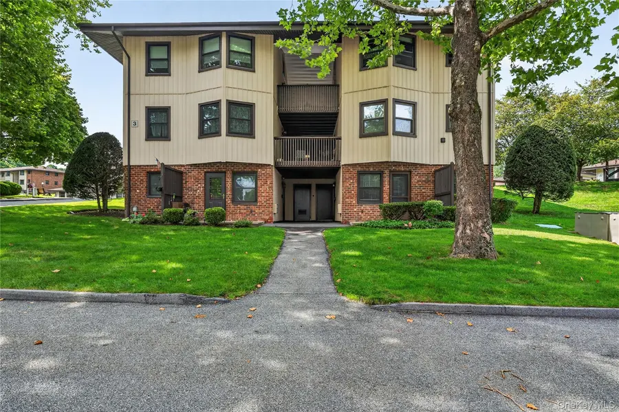 3 Hampton CT #B, Yorktown Heights, NY 10598
