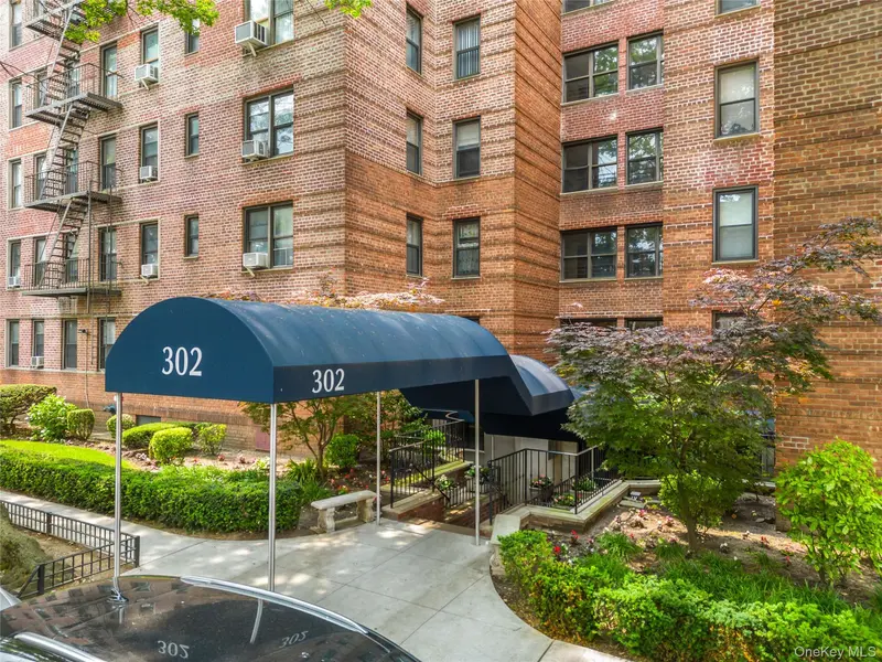 302 96th ST #4G, Brooklyn, NY 11209