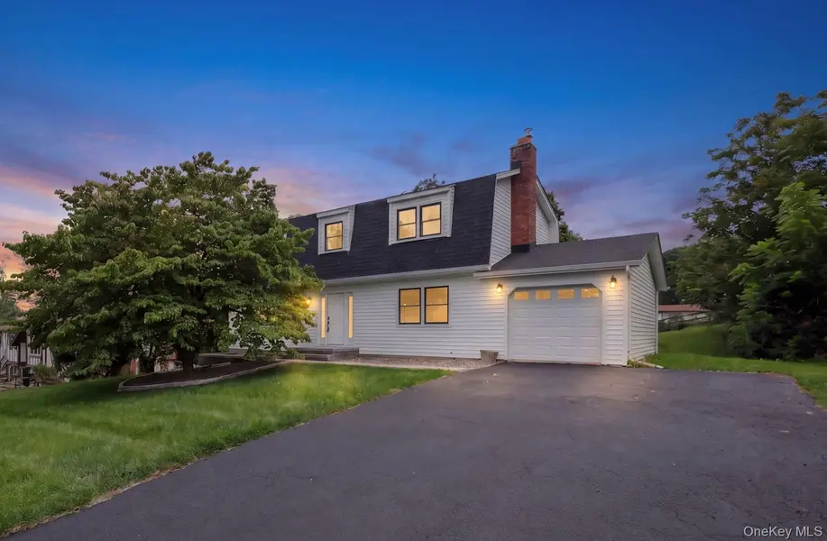 4 Sturr LN, Florida, NY 10921
