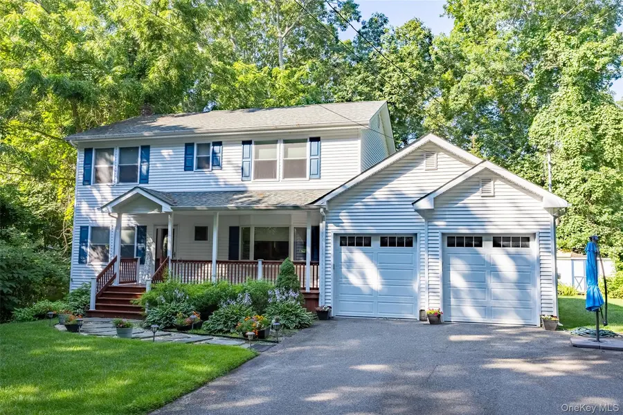 141 Fire LN, Wading River, NY 11792