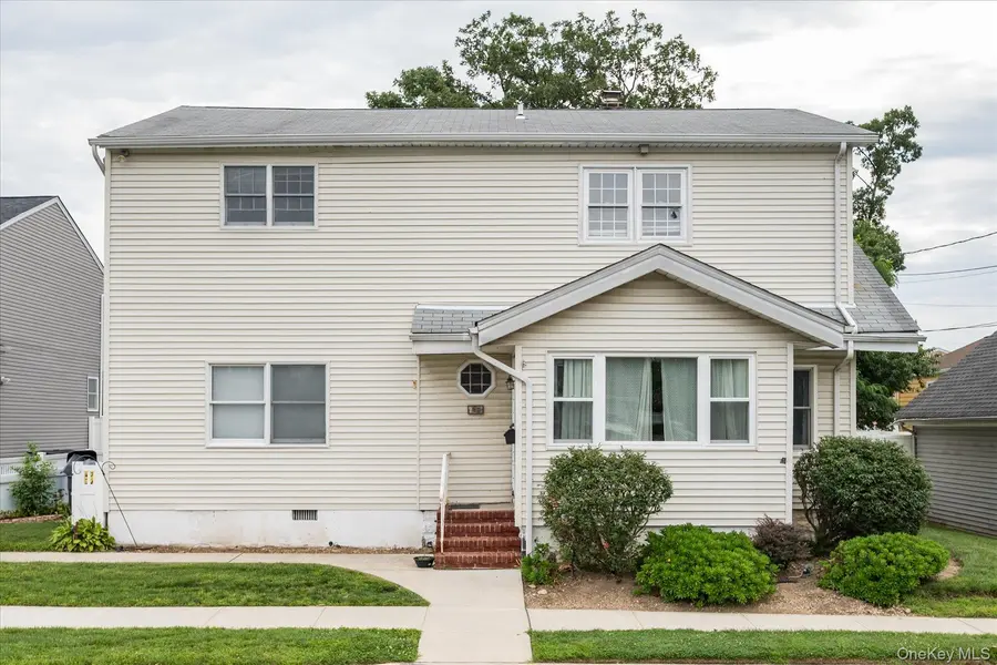 1135 Ruth PL, North Bellmore, NY 11710