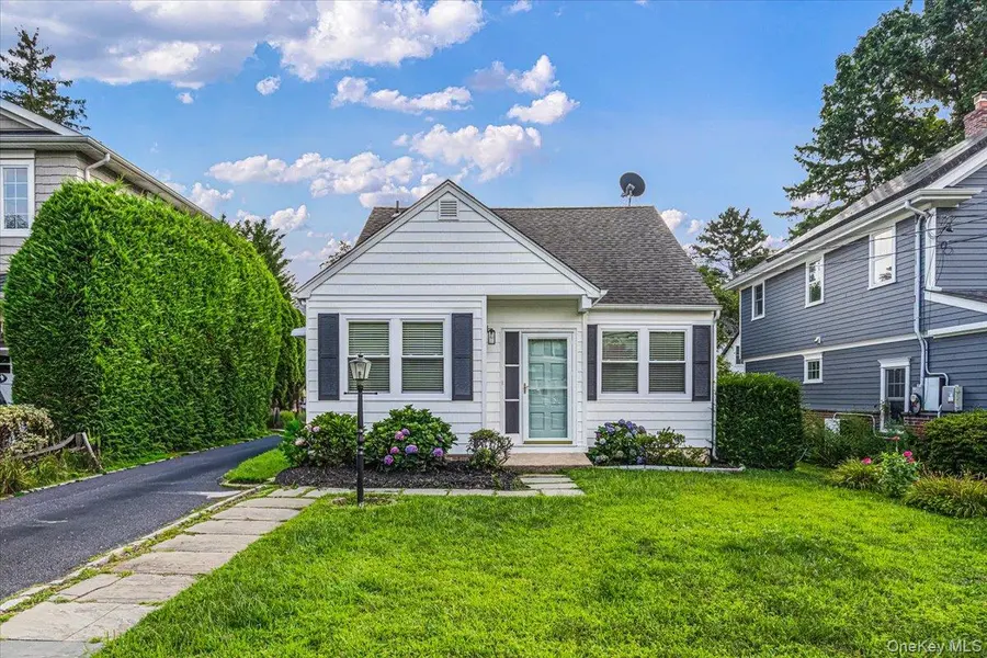 104 Fairfield AVE, Port Washington, NY 11050