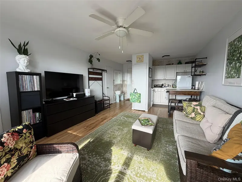 855 E Broadway #5G, Long Beach, NY 11561