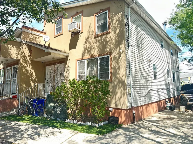 14045 Charles LN, Springfield Gardens, NY 11413
