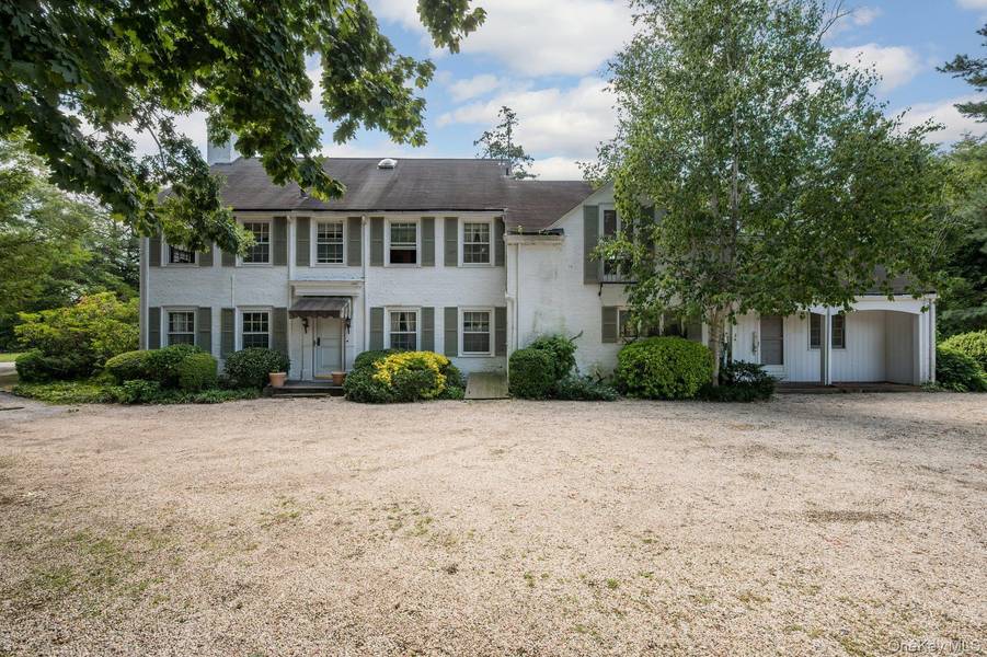 257 Adams LN, Hewlett Neck, NY 11557