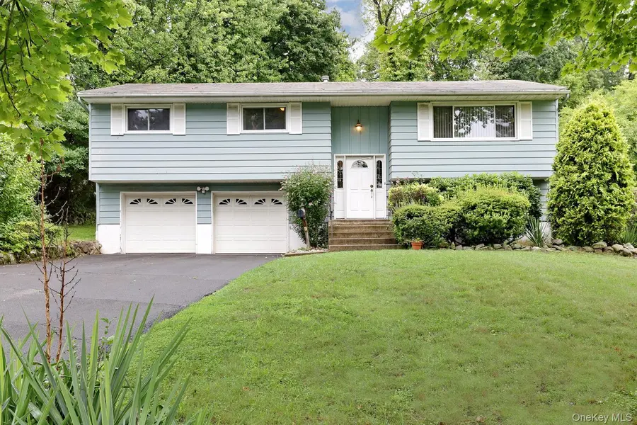 5 Fairfield TER, West Nyack, NY 10994