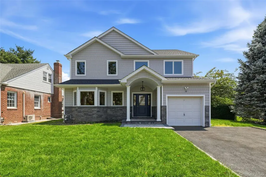 38 Surrey RD, New Hyde Park, NY 11040