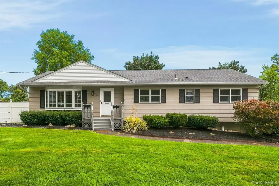 30 Lancer DR, Newburgh, NY 12550