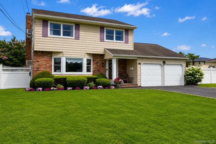 1453 10th ST, West Babylon, NY 11704