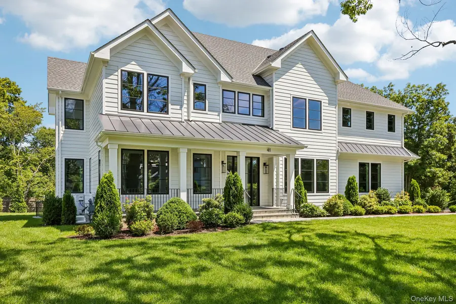 41 Potters LN, New Rochelle, NY 10805