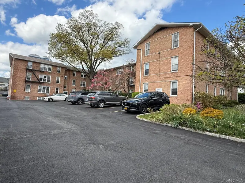 25 Trinity PL #3M, New Rochelle, NY 10805