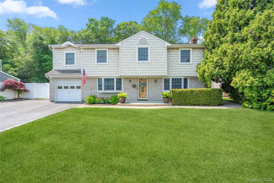 36 Richmond ST, Islip, NY 11751