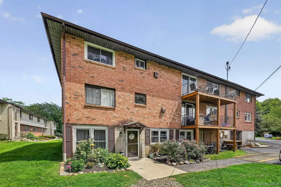 1006 Parr Meadow DR #10E, Newburgh, NY 12550
