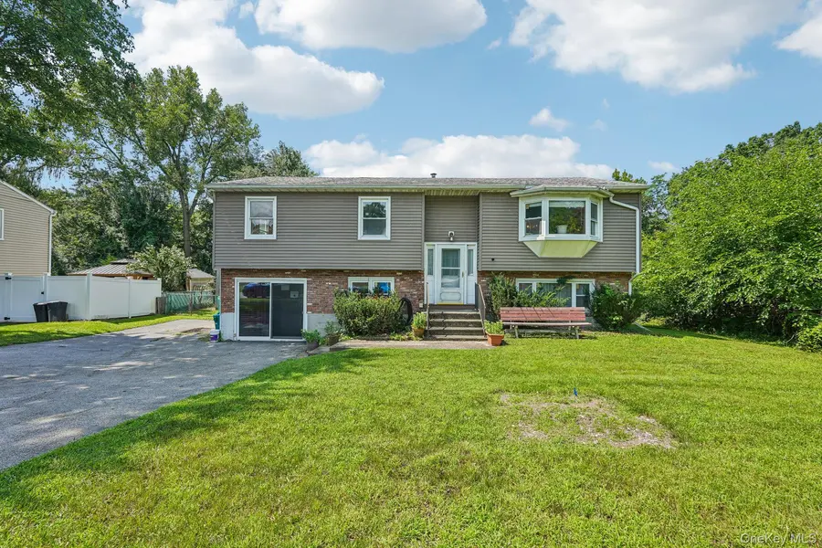 105 Vails Gate Heights DR, New Windsor, NY 12553