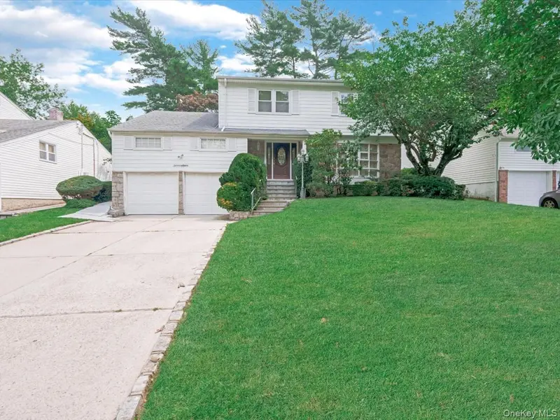 17 Cambridge RD, Great Neck, NY 11023
