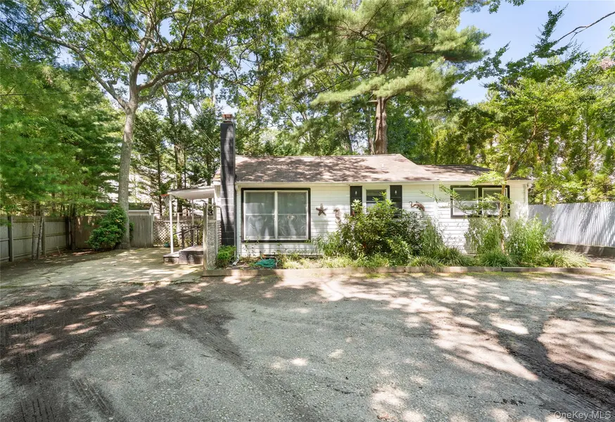 141 W Neck RD, Southampton, NY 11968