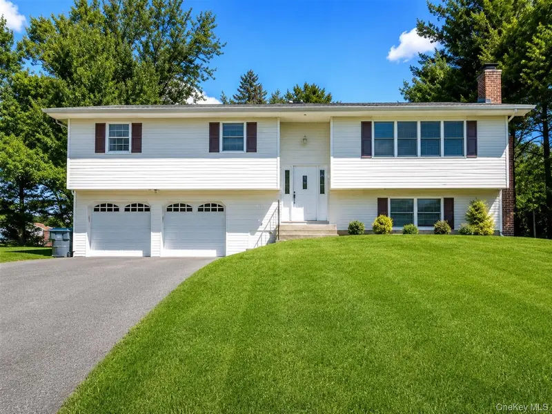 10 Roe CIR, Monroe, NY 10950