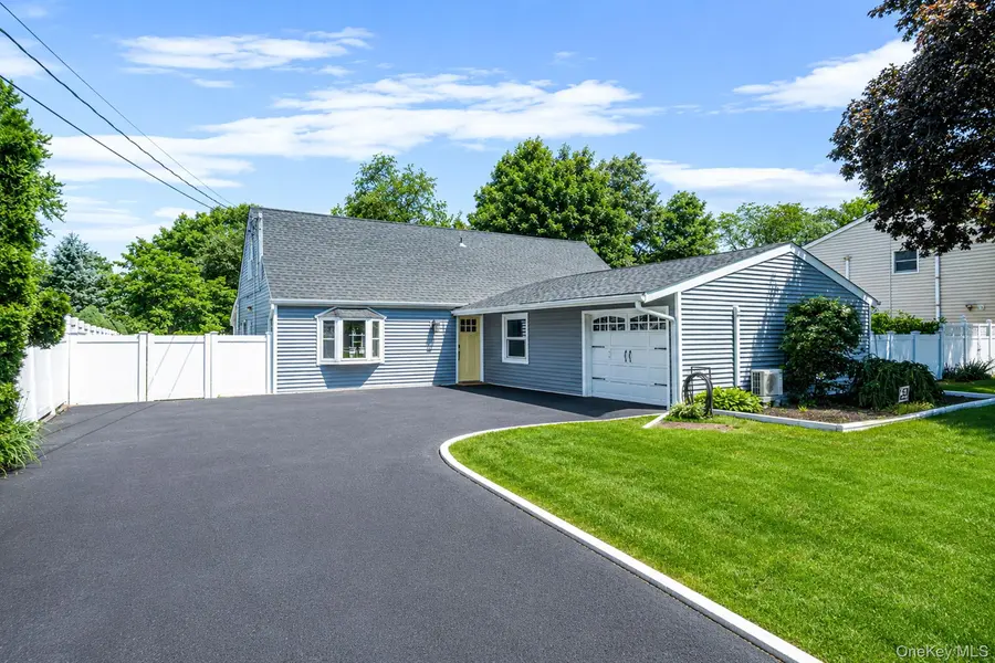457 Peconic ST, Ronkonkoma, NY 11779