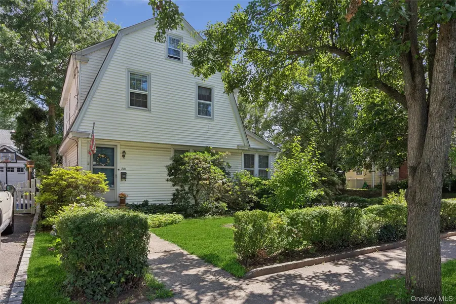 50 Park AVE, Port Washington, NY 11050