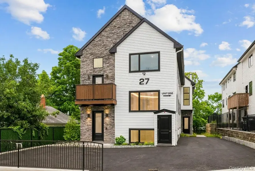 27 Ewing AVE #201, Spring Valley, NY 10977