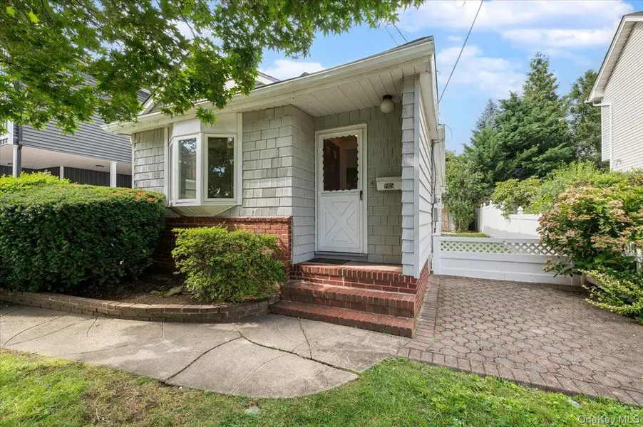 1915 Carroll AVE, Merrick, NY 11566
