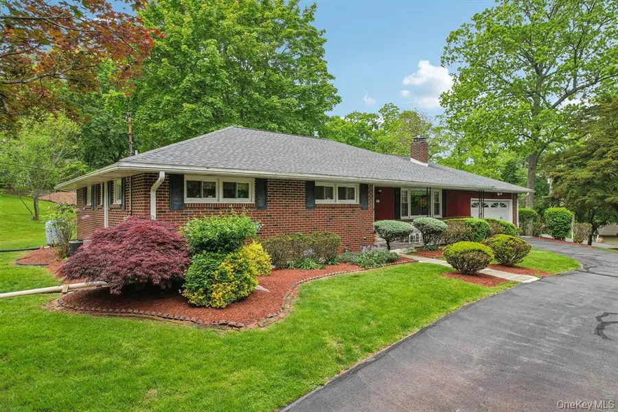 57 Edgewood DR, Central Valley, NY 10917