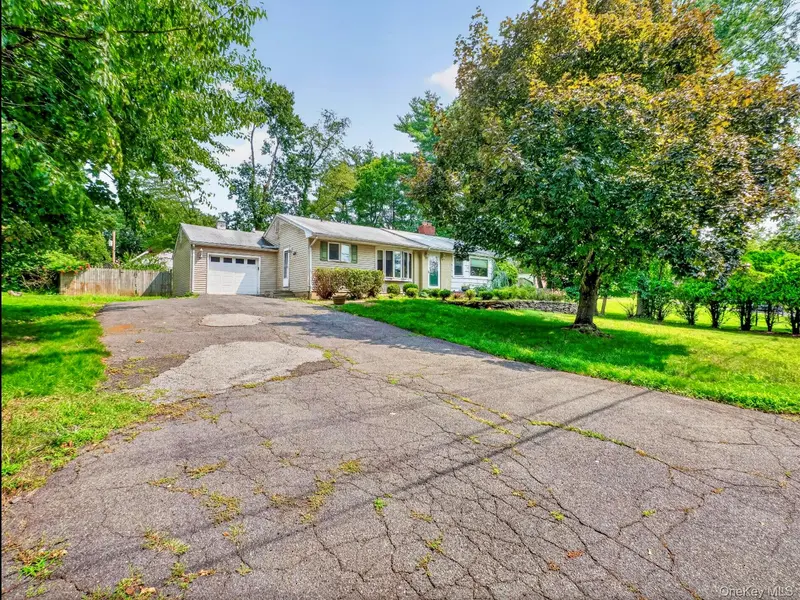 12 Elmwood DR, New City, NY 10956