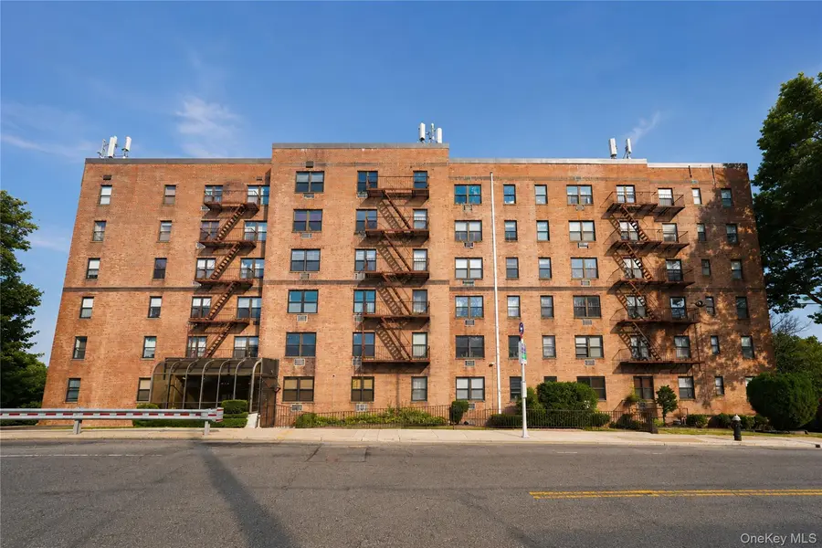 1160 Richmond RD #2F, Staten Island, NY 10304