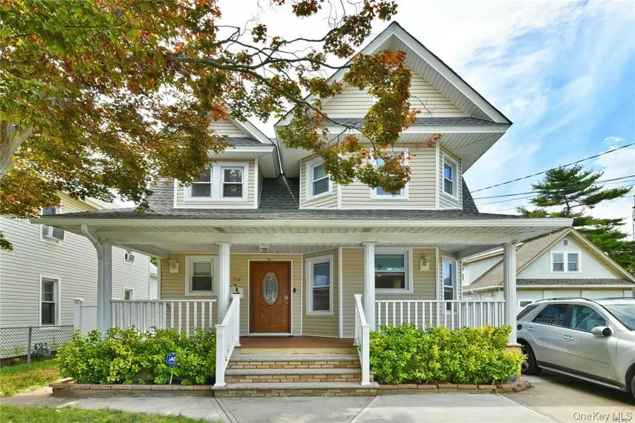 29 Archer ST, Freeport, NY 11520