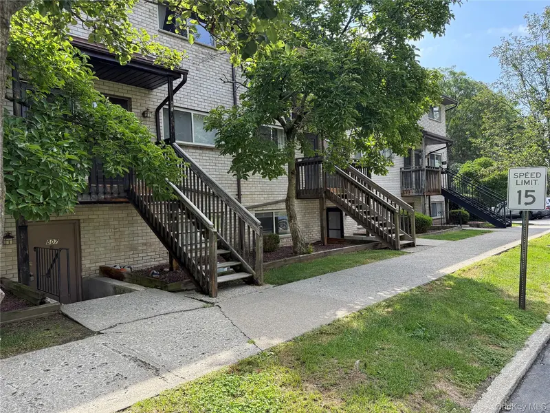 26 Cooper RD #810, Poughkeepsie, NY 12603