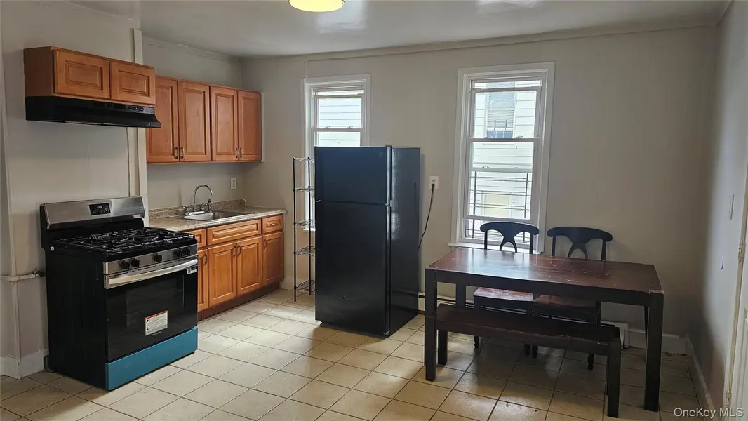 52 Chestnut ST #2, Yonkers, NY 10701